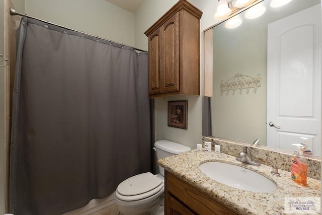 bathroom featuring a shower with curtain, vanity, and toilet