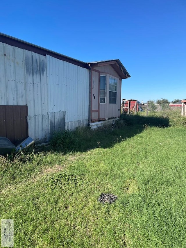 view of outdoor structure featuring a yard