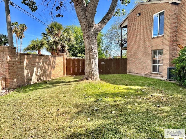 2901 Central Blvd Unit 306, Brownsville, TX 78520 - view of yard