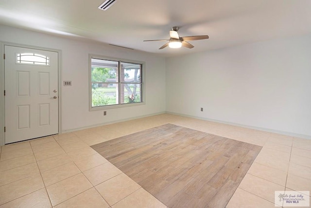 foyer featuring light tile patterned floors and ceiling fan