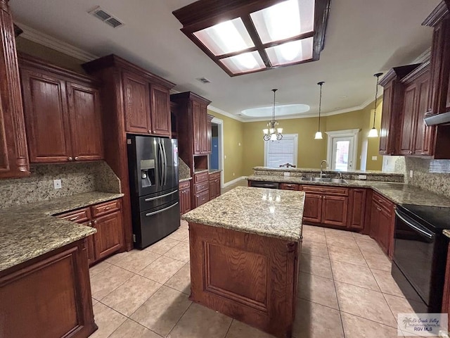 kitchen featuring decorative light fixtures, sink, refrigerator with ice dispenser, backsplash, and kitchen peninsula