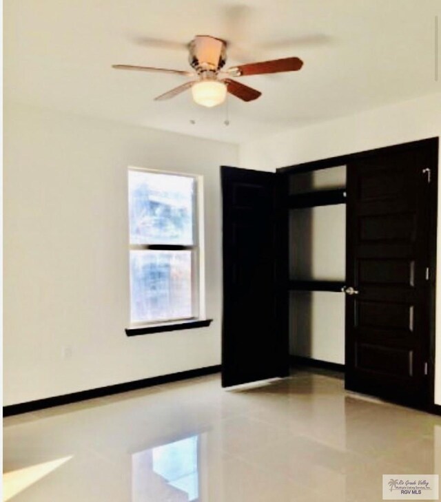 unfurnished room featuring light tile patterned floors and ceiling fan