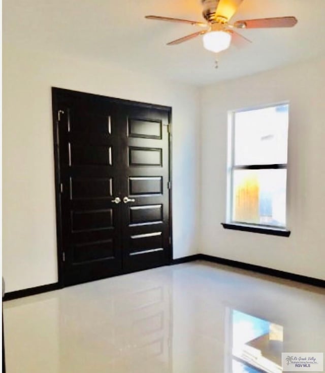 foyer with ceiling fan