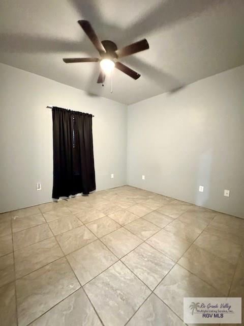 unfurnished room featuring light tile patterned floors and ceiling fan