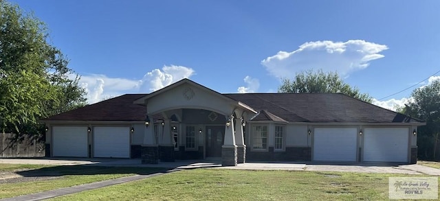 single story home featuring a front lawn and a garage