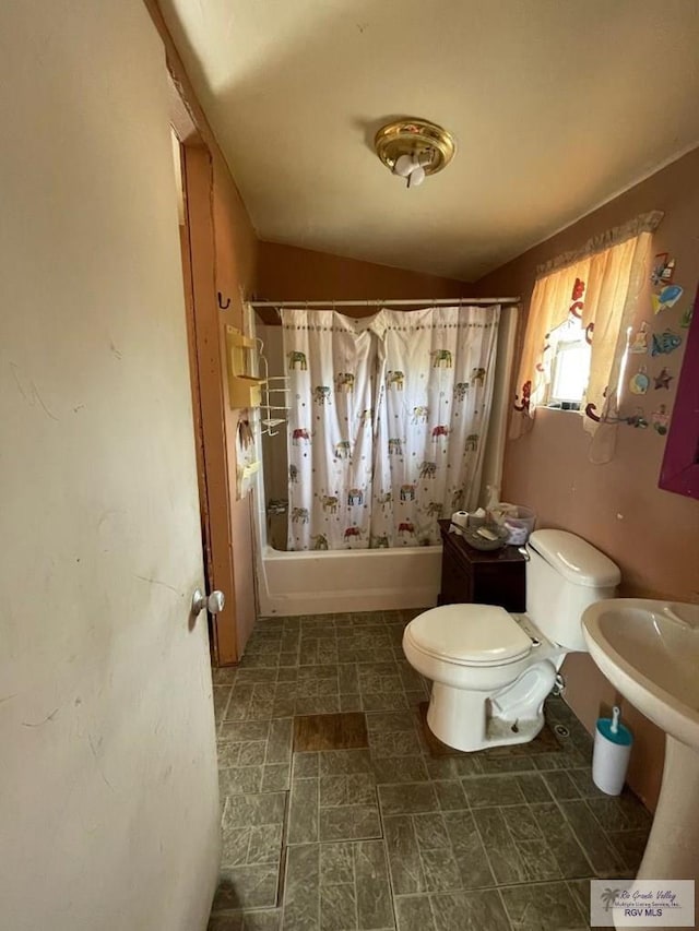 23362 Fm 506, Santa Rosa, TX 78593 - full bath featuring toilet, shower / bathtub combination with curtain, and lofted ceiling