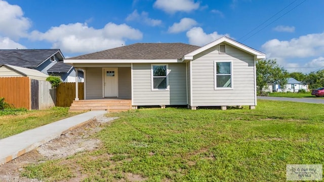 bungalow featuring a front yard