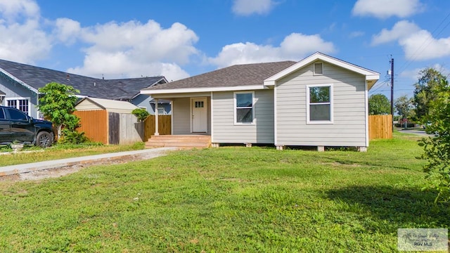 view of front of home featuring a front lawn