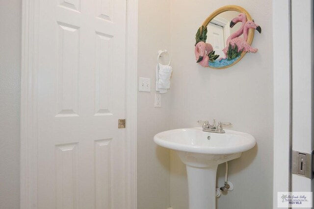 6401 Fountain Way S, Padre Island, TX 78597 - bathroom featuring a sink