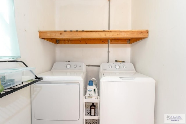 washroom featuring washing machine and clothes dryer