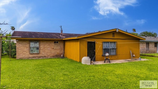 24 Ivy Ln, Brownsville, TX 78521 - rear view of house with a lawn and a patio area