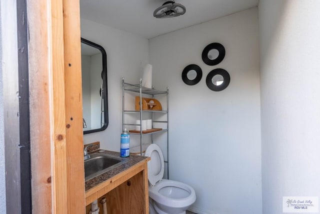 5906 Sunrise Blvd, Harlingen, TX 78552 - bathroom featuring toilet and vanity