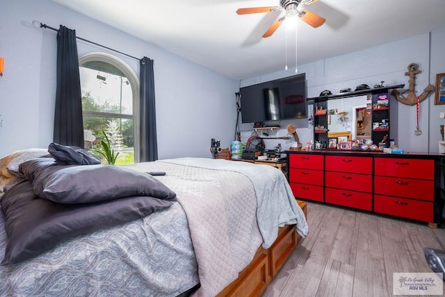 5906 Sunrise Blvd, Harlingen, TX 78552 - bedroom with light wood-style flooring and a ceiling fan