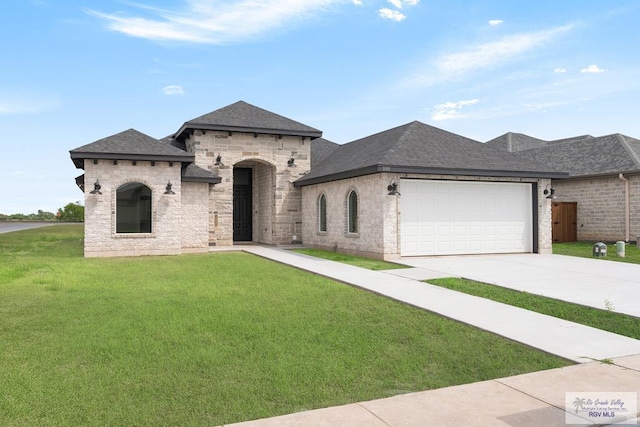 view of front of property featuring a garage and a front yard