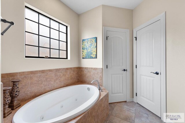 bathroom with tiled tub