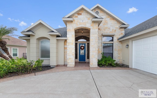 view of front of house featuring a garage