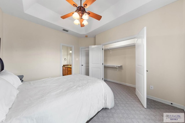 carpeted bedroom with connected bathroom, a closet, and ceiling fan