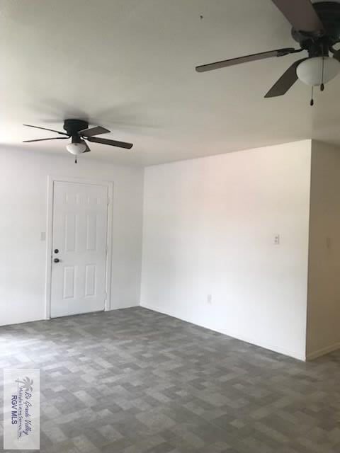 empty room featuring a ceiling fan