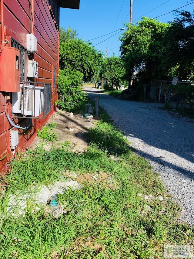 view of yard featuring cooling unit