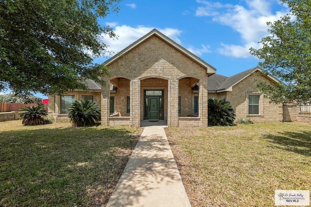 view of front of home featuring a front yard