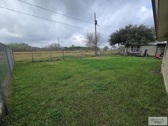 view of yard with a rural view