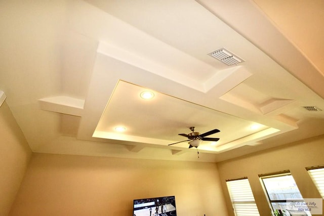 room details featuring ceiling fan