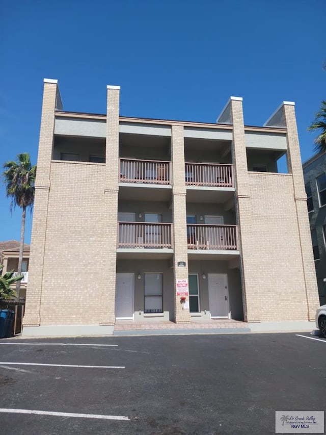 126 E Esperanza St Unit 101, South Padre Island, TX 78597 - view of apartment building / complex with uncovered parking