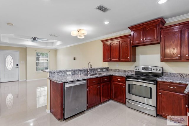 kitchen with ceiling fan, sink, stainless steel appliances, kitchen peninsula, and ornamental molding