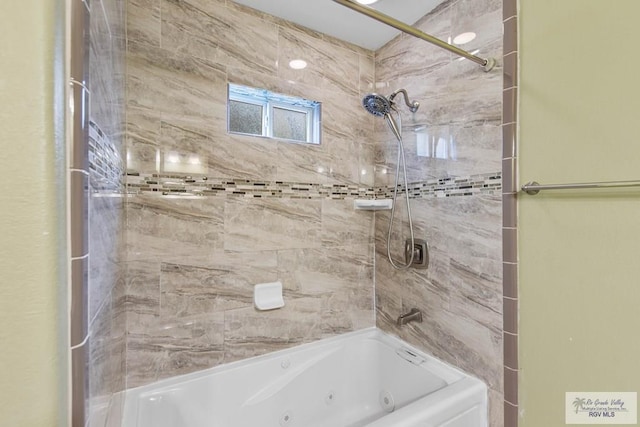 bathroom featuring tiled shower / bath