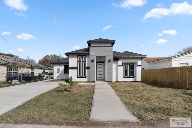 view of front facade with a front yard