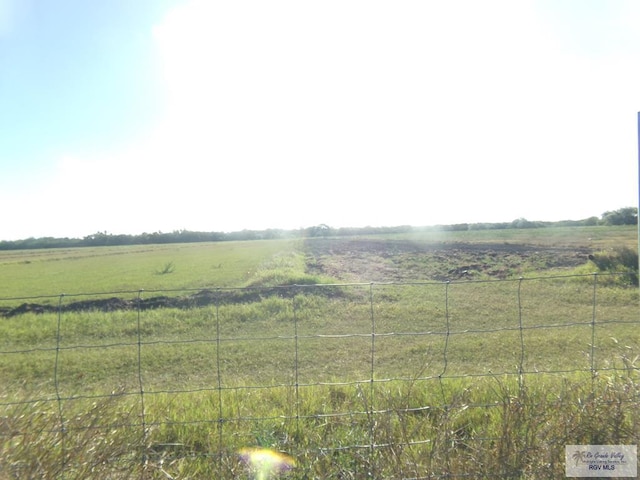 view of yard featuring a rural view