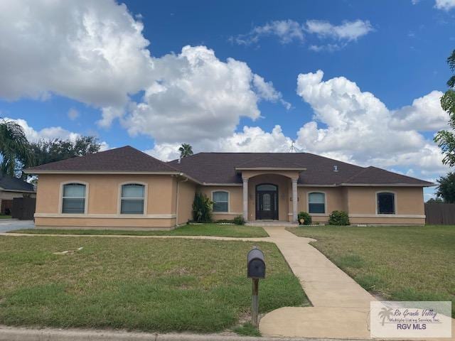 single story home featuring a front lawn