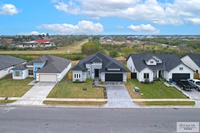 view of front of home featuring a front yard