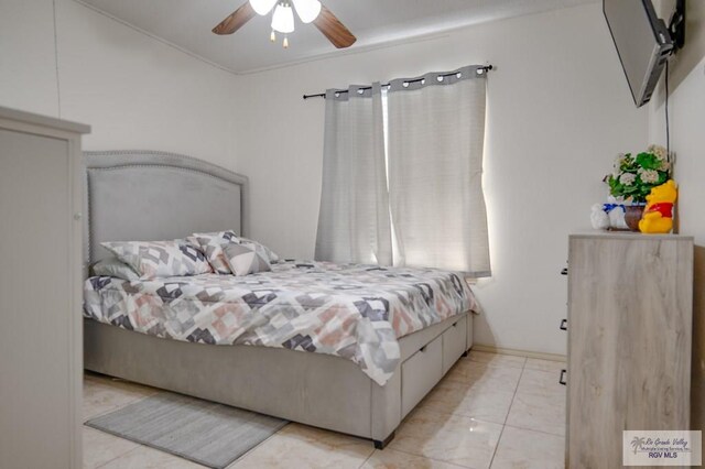 bedroom featuring ceiling fan