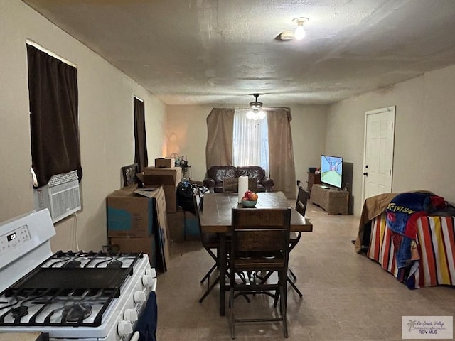 dining space featuring ceiling fan