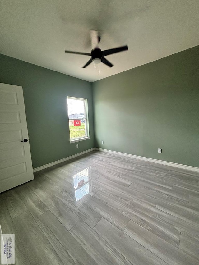 unfurnished room featuring a textured ceiling, light wood-type flooring, and ceiling fan