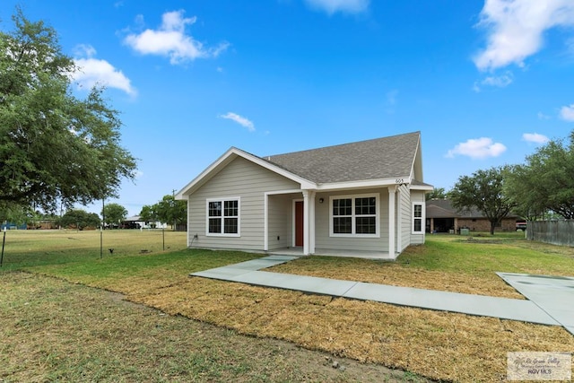 ranch-style house featuring a front lawn