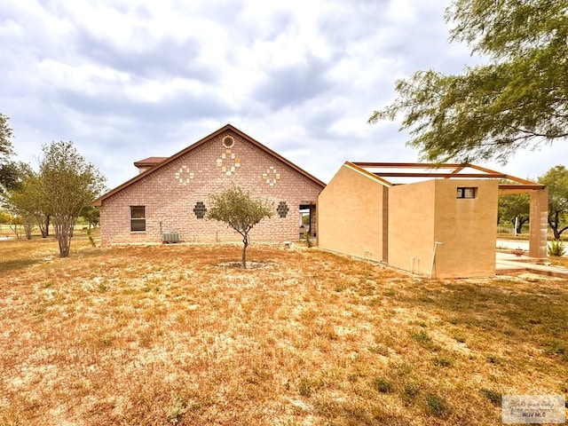 exterior space with a lawn