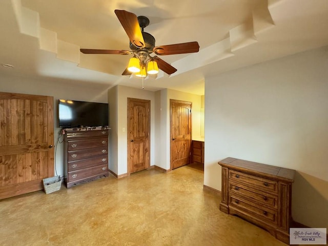 unfurnished bedroom featuring ceiling fan