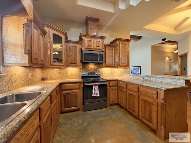 kitchen featuring kitchen peninsula, decorative backsplash, sink, and stainless steel appliances