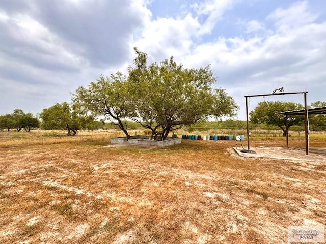 view of yard featuring a rural view