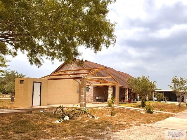 view of front of property