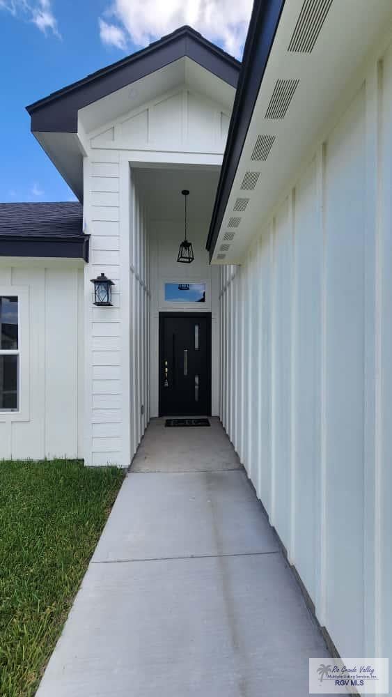 8713 Swan Lake Dr, Harlingen, TX 78552 - photo 3