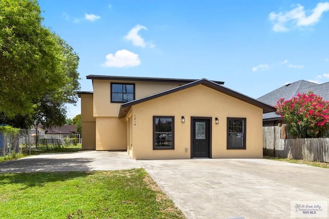 1214 W Monroe Ave, Harlingen, TX 78550 - view of front facade with stucco siding and concrete driveway