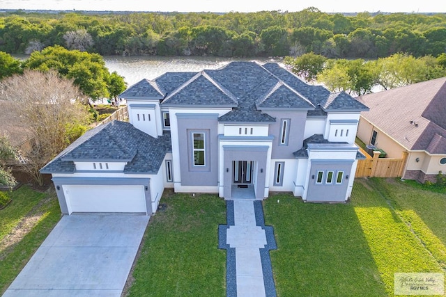 view of front facade featuring a front yard