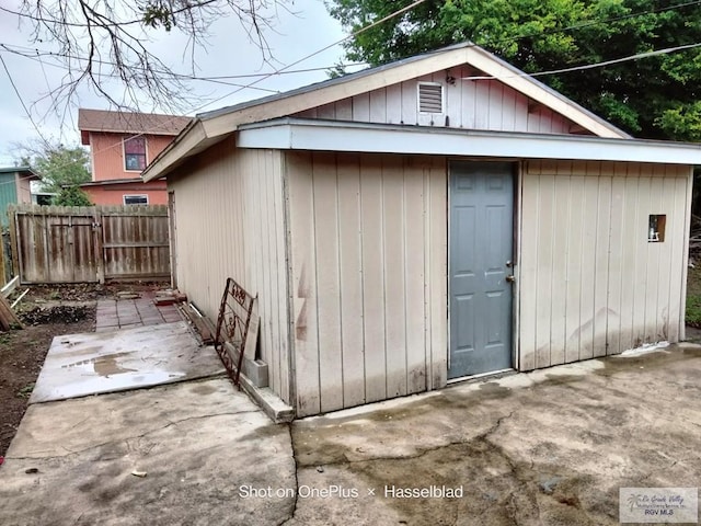 view of outdoor structure with an outdoor structure and fence