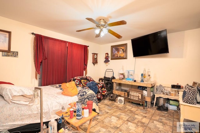 bedroom with ceiling fan