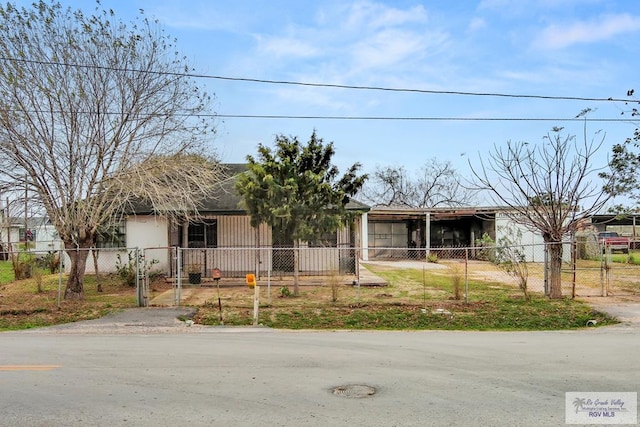 ranch-style house featuring fence