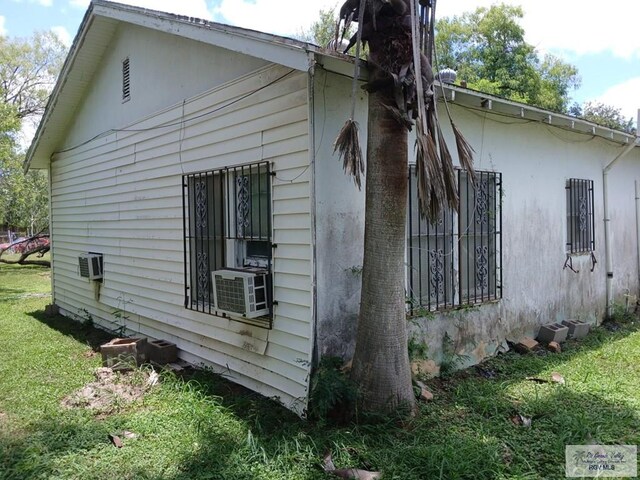 609 E Filmore Ave, Harlingen, TX 78550 - view of side of home featuring a lawn
