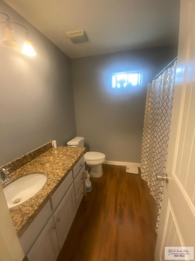 710 5th St Unit 5, Harlingen, TX 78550 - full bath with vanity, wood finished floors, and a shower with shower curtain